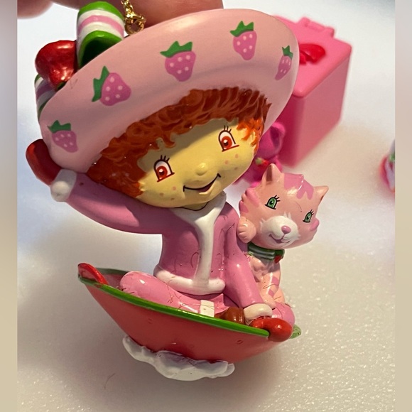 Vintage Strawberry Shortcake accessories- cat/cake/compact mirror/ornament/bear - Picture 8 of 10
